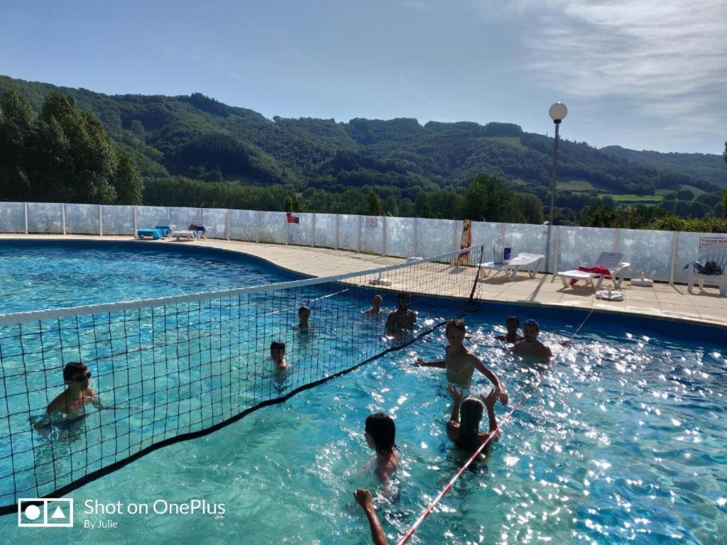 Saint geniez d'olt Jolie t2 aménagée et équipée village goelia 2 piscines chauffées Extérieur photo